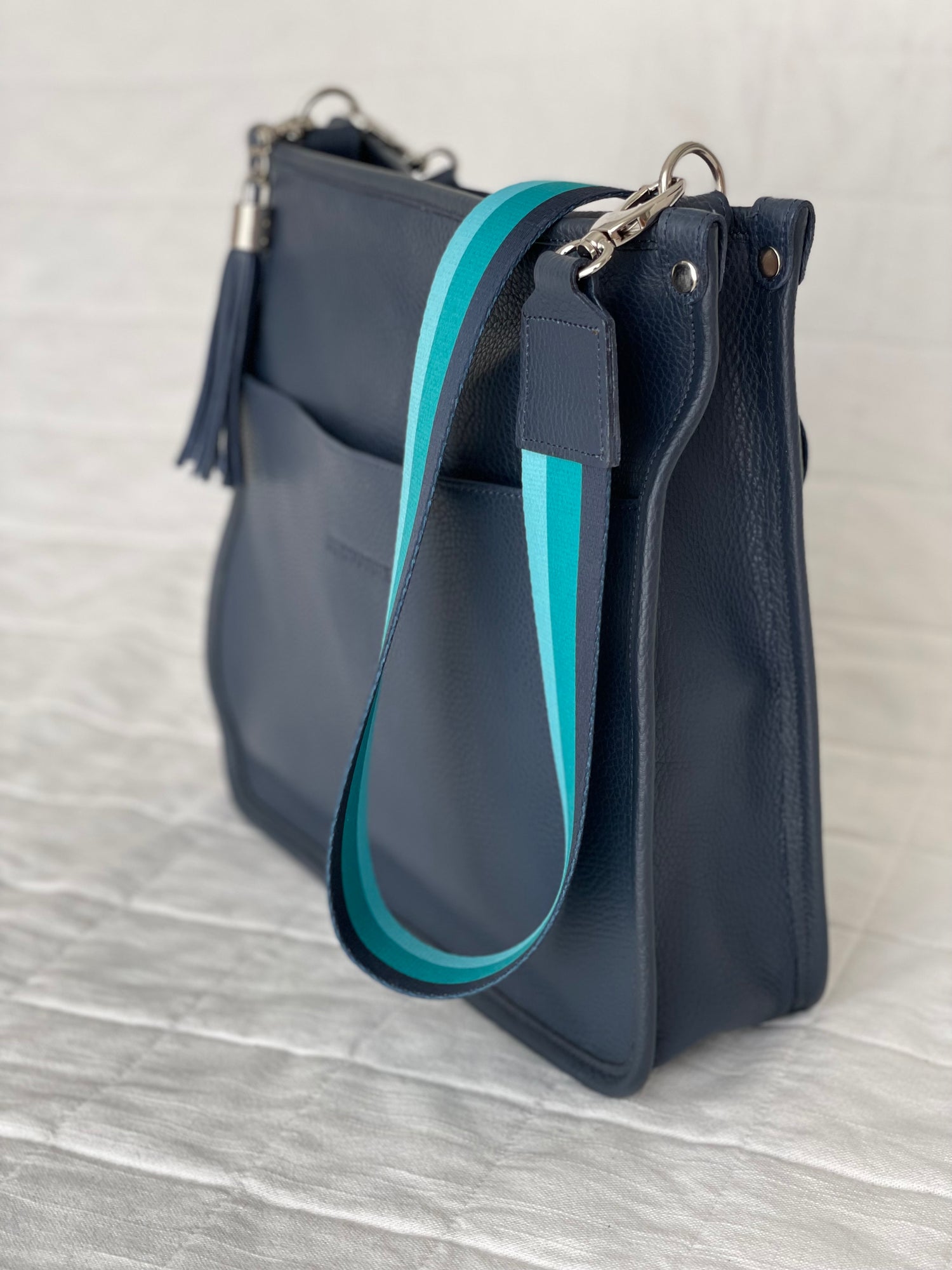 Crossbody Blue Bag - Perspective - Je Couture 