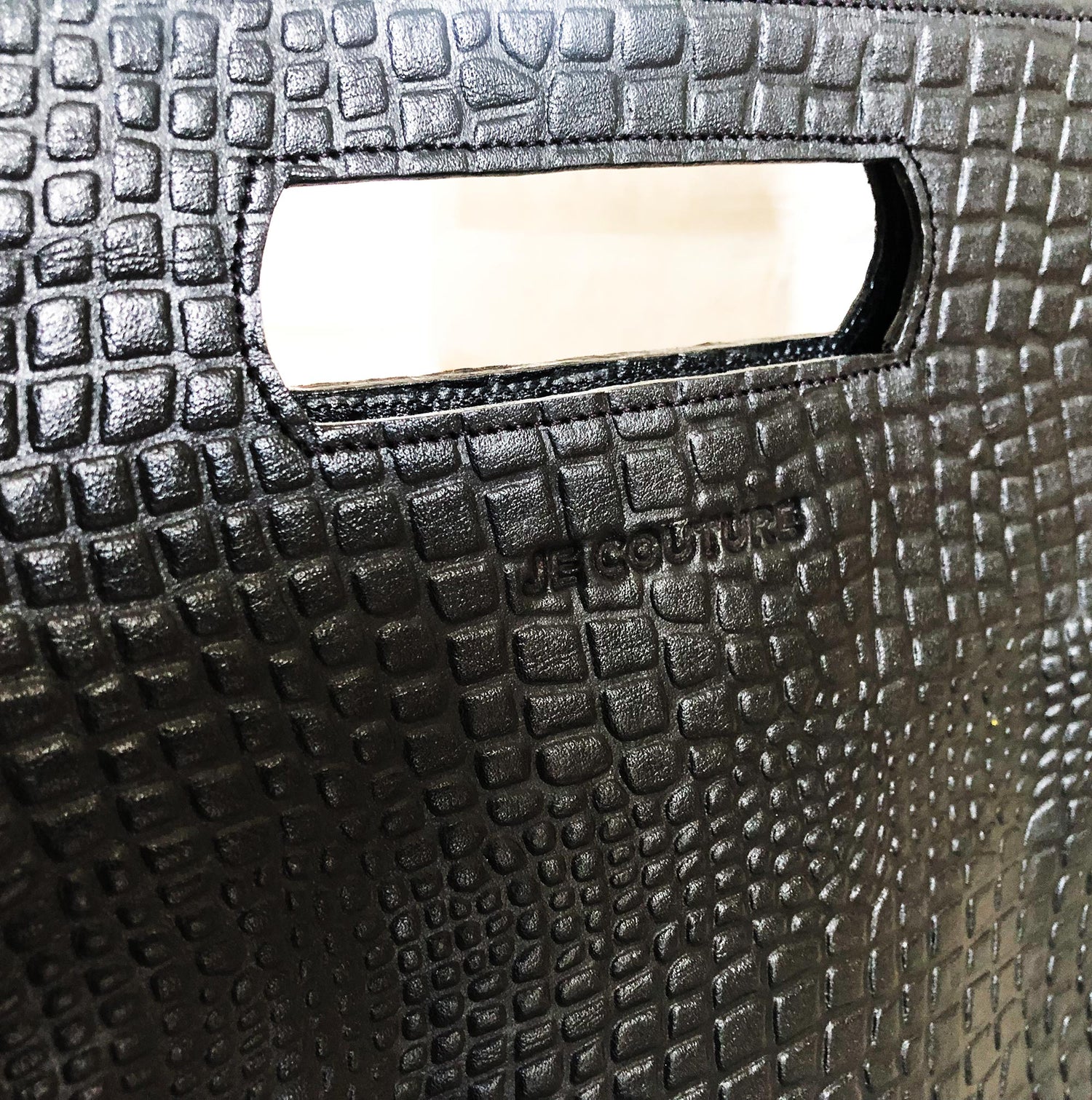 Je Couture Amanda - Black Leather Bag | Close Up